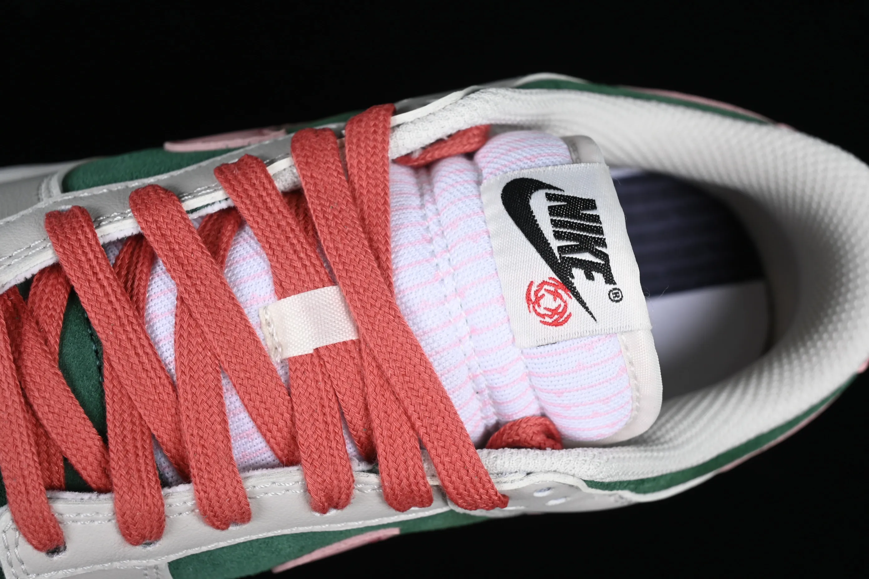 All Categories Nk SB Dunk Series Nk SB Dunk Low Low-top sneakers Nk Dunk Low "All Petals United" Sonorous Rose SB low-top casual sneakers FN8923-061